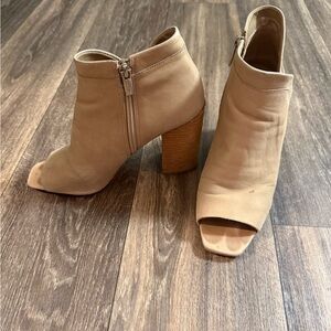 Vince Camuto Tan Peep-Toe Ankle Boots size 8.5